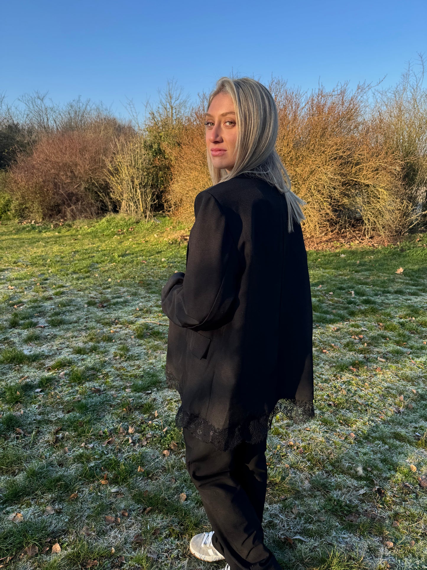 Le blazer à dentelle 🖤